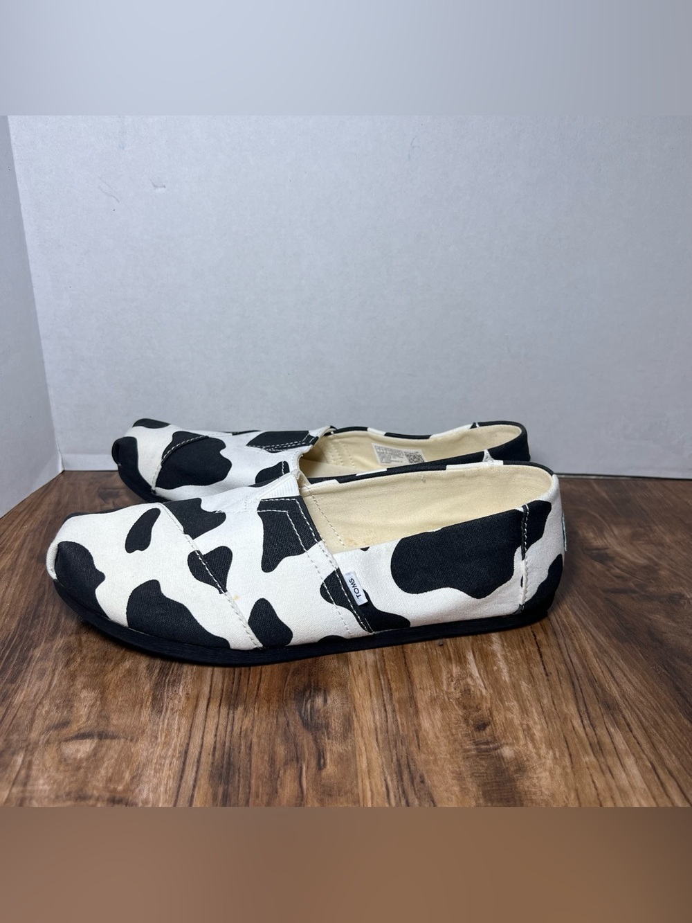 Tom's Cow Print women’s size 7